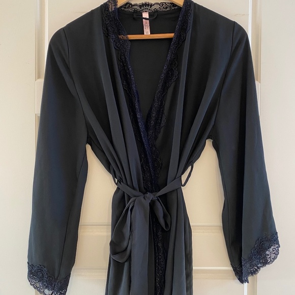 La Vie en Rose Lace Trim Kimono - Picture 2 of 9